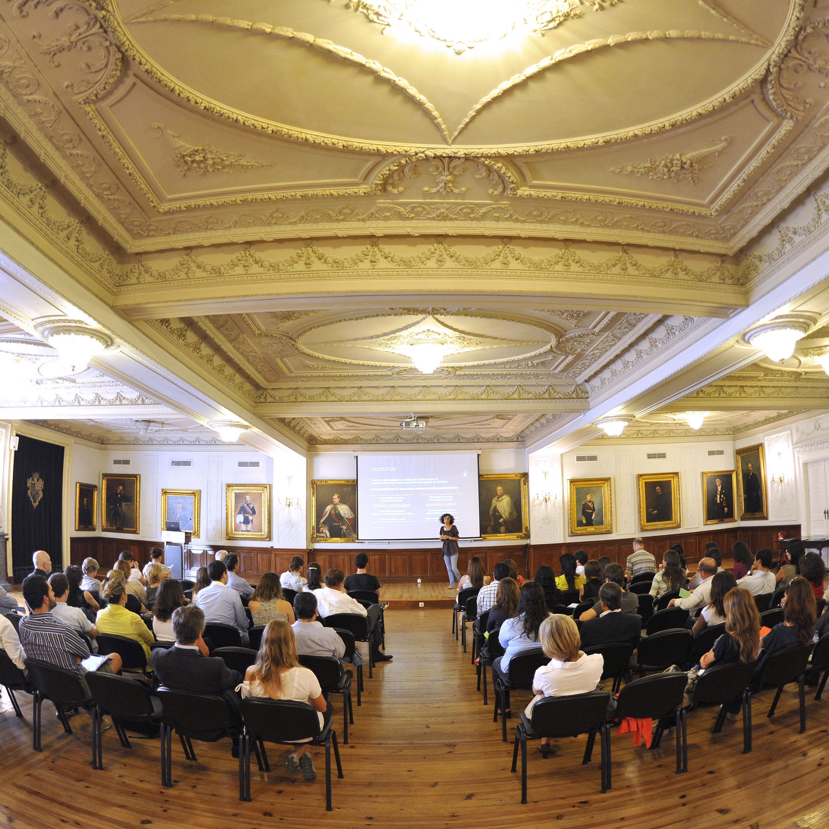 Salle dorée · conférence